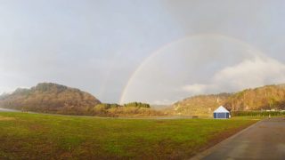 今朝7時20分ごろ、
道の駅裏手の川側にて、七座山からきみまち阪公園にかけて二重の虹が見られました✨

虹が出ること自体めずらしい中、二重の虹はさらに貴重。
自分は見ることができませんでしたが、教えてもらってなんだか少し良い気分になりました😊

#道の駅
#道の駅ふたつい
#虹
#二重虹 
#二重
#ラッキー 
#秋田県
#秋田
#能代市
#能代
#二ツ井町
#二ツ井