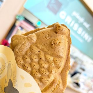 【　当駅限定✨オリジナルたい焼き『恋焼き』販売中！　】

こんにちは🌞
軽食コーナーGRISSINIでは、
道の駅ふたついオリジナルたい焼き
『　恋焼き　』 を販売中です😊

二ツ井町は「恋文のまち」。
“恋”にちなんで、口・お腹・しっぽがハート型♡
しっぽまで餡たっぷりのぷにぷに食感が特徴です！

【4つの味】
・小豆あん
・カスタード
・生キャラメルりんごクリーム
・つぶあんクリームチーズ

1恋150円
焼きたてに出会えたらラッキー♪

冬限定ですので、ぜひご賞味ください！
ご来店お待ちしております🐟💕

#道の駅 #道の駅ふたつい #恋焼き #koikoi焼き #grissini #GRISSINI #たい焼き #ジェラソフト #あずきあん #小豆 #粒あんクリームチーズ #カスタードクリーム #カスタード #リンゴクリーム #りんご #冬スイーツ #秋田 #能代 #二ツ井 #秋田スイーツ #能代スイーツ #おやつ #スイーツ部 #秋田スイーツ巡り #スイーツ巡り #秋田観光 #能代観光
