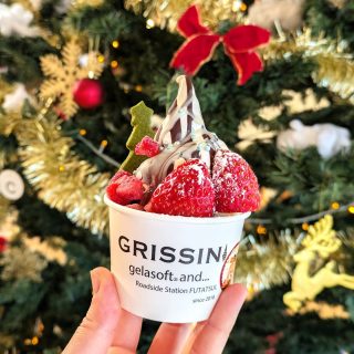 【　メリークリスマス🎅🎄　】

メリークリスマス✨
今日はクリスマス当日！

皆さま、スイーツフェアやクリスマスツリーを楽しんでいただきありがとうございます🎄✨
*
*
産直お土産品コーナーでは
特別に北秋田市の晩梅さん、鷹松堂さんのクリスマスケーキを販売しております✊

その他にも秋田県北地域の美味しい手作りお菓子、ワイン等たくさんご用意しておりますので、ぜひお立ち寄りくださいませ😊
軽食コーナーのクリスマス限定メニューもどうぞよろしくお願いいたします🌸
*
*
■軽食コーナーGRISSINI
　クリスマスサンデー（ミルク / ショコラ）
　

■軽食コーナー福多珈琲
　クリスマスクレープ / クリスマスクシェイク
*
*

皆さんにとって素敵なクリスマスとなりますように🎁
本日もご来店をお待ちしております！

#道の駅 #道の駅ふたつい #クリスマス #クリスマススイーツ #クリスマスサンデー #GRISSINI #秋田県 #秋田 #能代市 #能代 #二ツ井町 #二ツ井 #秋田観光 #秋田おでかけ #秋田旅行 #秋田ドライブ #秋田旅 #能代観光 #産直 #秋田お土産 #クリスマスイブ #クリスマスツリー