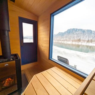 【 2/25㊌まで！冬の二ツ井をサウナで満喫！ 】

冬限定アクティビティ✨
「ふたつい冬のサウナ」開催中♨

雪景色の米代川と七座山を眺めながら
今しかできない“ととのう”体験が楽しめます！一面雪⛄
今年は雪の壁も高く、プライベート感もアップ✨
日中気温も4℃前後で外気浴がとっても気持ちいいです♪

これまで50名ほど体験し、高評価いただいております😊
まだまだ空きあります！
ぜひお気軽にご利用ください！

◆秋田杉・ヒノキ香るサウナ
◆薪ストーブ＆ロウリュOK
◆最大4名まで利用可
◆壱ノ座入浴券プレゼント付き！

料金・詳細は
▶ホームページ
▶SNSトップのピン留め投稿をご覧ください

冬限定のサウナ体験は《2月25日まで》！
ご予約・お問い合わせお待ちしております♪

#道の駅 #道の駅ふたつい #ふたつい冬のサウナ #冬サウナ #サウナ #サウナ体験 #薪ストーブ #冬アクティビティ #ととのう #秋田サウナ #道の駅サウナ #ロウリュ #秋田県 #秋田 #能代市 #能代 #二ツ井町 #二ツ井 #秋田おでかけ