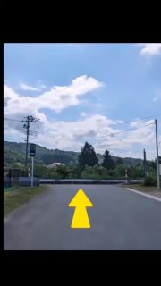 【　道の駅建物・ドッグラン横の道路からも出入りできます！　】

ご案内です🚗

道の駅正面出入口のほかに、
建物・ドッグラン横（県道3号線側）にも出入口がございます。

国道より交通量が少なく、
近くに信号機もありますので、ぜひご活用ください。

※駐車場内は車・歩行者ともに多く、大変混み合います。
通行の際は徐行運転をお願いいたします。