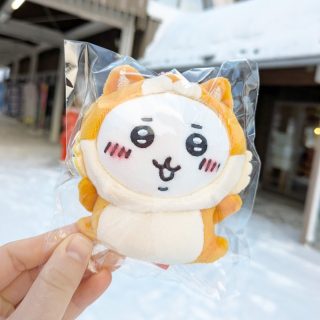 【　秋田限定のちいかわグッズ✨　】

こんにちは⛄
いつも以上に大荒れの二ツ井町⛄⛄
もう雪はやだな…癒しが欲しい……。
ふぅ、ちいかわでも見て癒されよっ😊

秋田県限定の「ちいかわ」グッズ、
入荷しています！超かわいい！！

・秋田犬のちいかわ ぬいぐるみキーチェーン
・なまはげ・秋田犬キーホルダー
　（うさぎ／ちいかわ／ハチワレ）
の 2種類 がございます😊

最初は全然ちいかわに興味がなかったのですが、だんだんかわいいなと思うように。じわじわ～。

秋田限定ですので、ぜひお天気がいいときにご来店くださいませ😊

※ぬいぐるみキーチェーンは ちいかわのみ の販売です
※キーホルダーは 現在未入荷のものもあります

#道の駅 #道の駅ふたつい #ちいかわ #ちいかわグッズ #秋田犬 #秋田限定 #ハチワレ #うさぎ #ちいかわのいる生活 #ちいかわハチワレ #ちいかわうさぎ #秋田県 #秋田 #能代市 #能代 #二ツ井町 #二ツ井 #秋田観光 #秋田お土産 #秋田おでかけ #秋田旅行