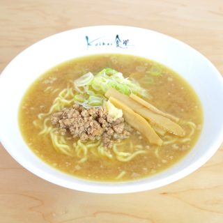 【　二ツ井名物ザザーメンをどうぞ！！　】

こんにちは🌞
二ツ井のご当地ラーメン
『ザザーメン』はいかがでしょうか～🌞

ザザーメンは、二ツ井町で昔から親しまれているラーメンで、街中のラーメン店や居酒屋でも提供されている名物メニュー✊
名前の由来は色んな諸説がありますが、
明確な理由は分かりません…😢

味噌とショウガをベースにしたスープは、4種類の味噌をブレンド。
粗めの豚ひき肉とシャキシャキのネギをトッピングしています。

ショウガの豊かな風味が食欲をそそり、体もぽかぽか温まります♨

道の駅ふたついにお立ち寄りの際は、ぜひ二ツ井名物「ザザーメン」をお楽しみくださいませ～っ！
本日もご来店お待ちしております🌸

#道の駅 #道の駅ふたつい #ザザーメン #ご当地ラーメン #ラーメン #ソウルフード #ラーメン巡り #ラーメンスタンプラリー #生姜 #味噌仕立て #みそ #ひき肉 #ご当地グルメ #秋田県 #能代市 #二ツ井町 #能代グルメ #秋田観光 #秋田おでかけ #秋田旅行 #秋田ランチ #ネギ #秋田ラーメン